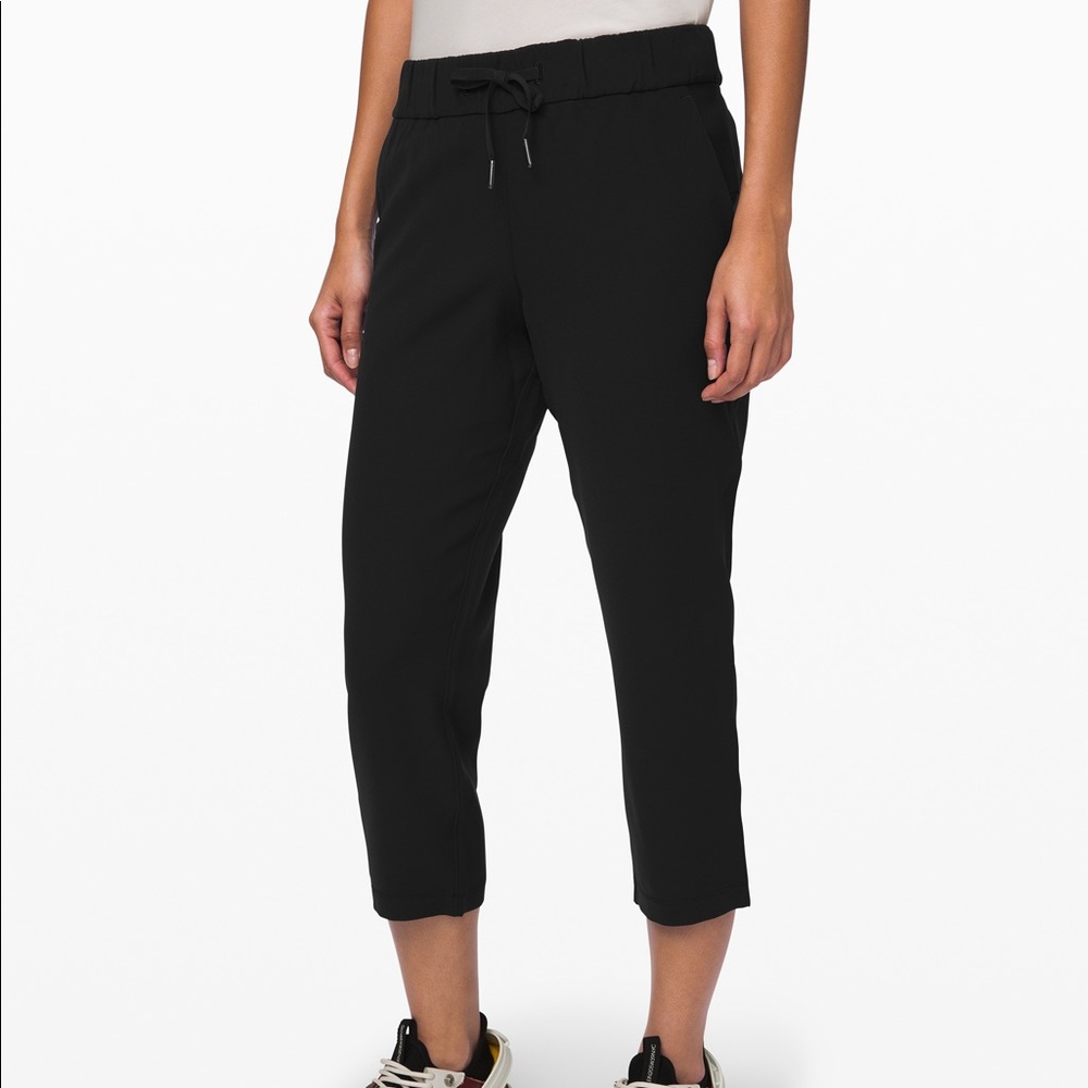 Lululemon On the Fly Crop 23" Woven, Size 6